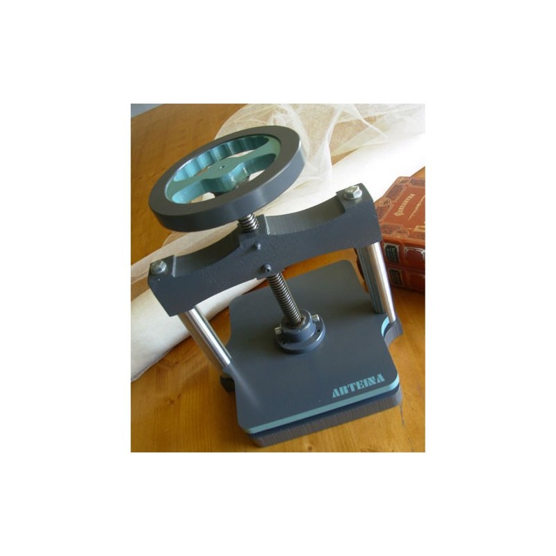 Maneral press 25x30 cm.