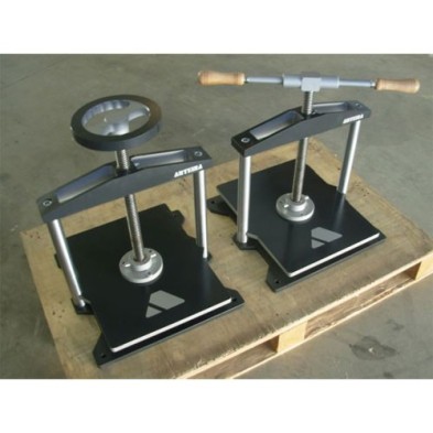 Maneral press 35x45 cm.